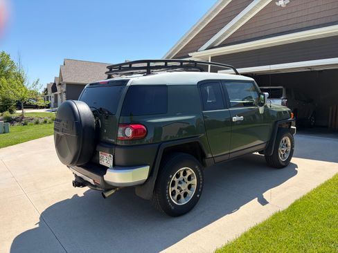 Used 2013 Toyota FJ Cruiser 4WD w/ Convenience Pkg image 8