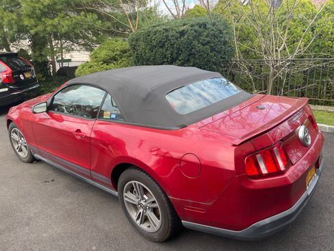 Used 2010 Ford Mustang Convertible image 6