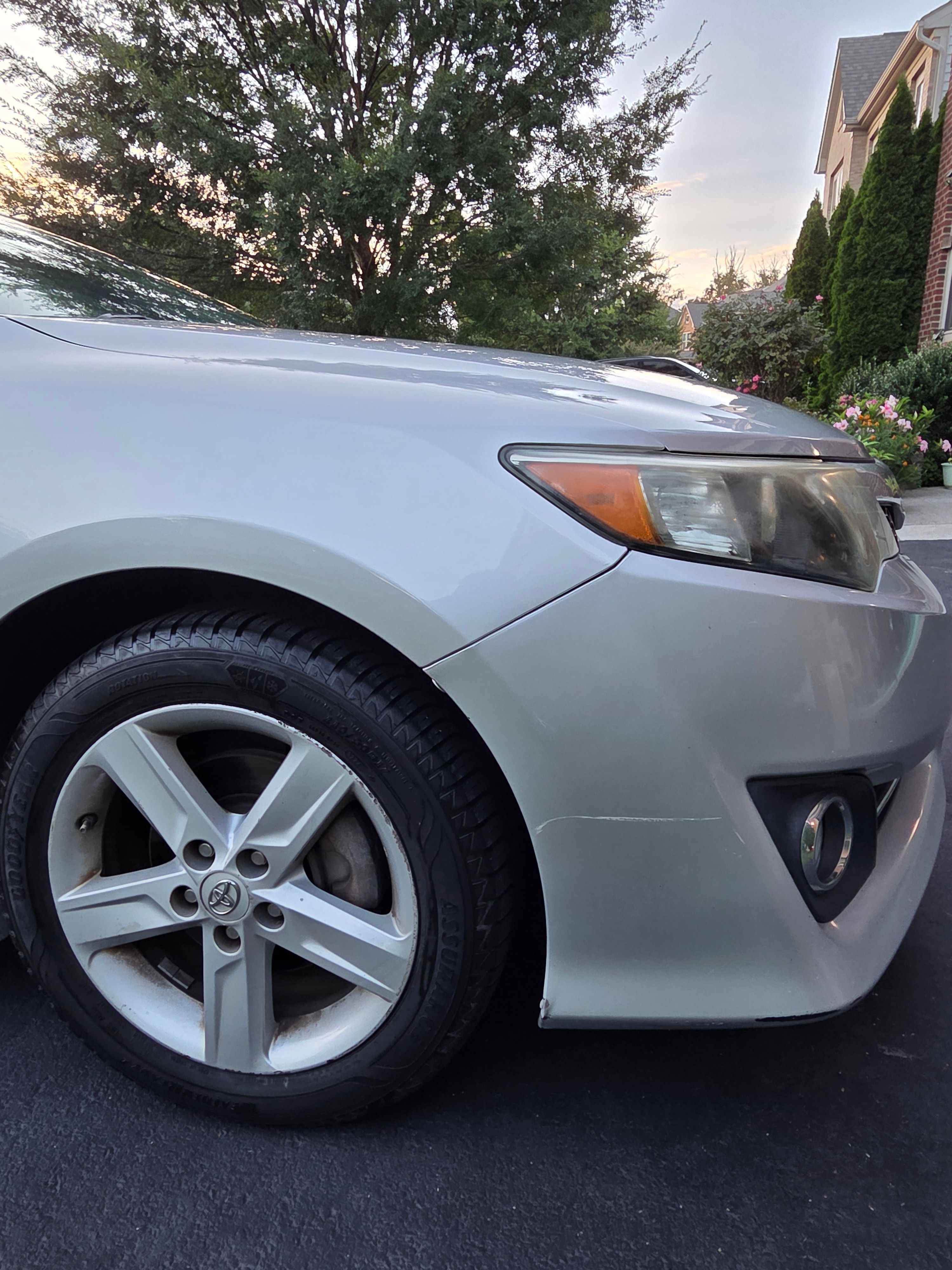 Used 2013 Toyota Camry SE w/ Leather Pkg FWD image 10