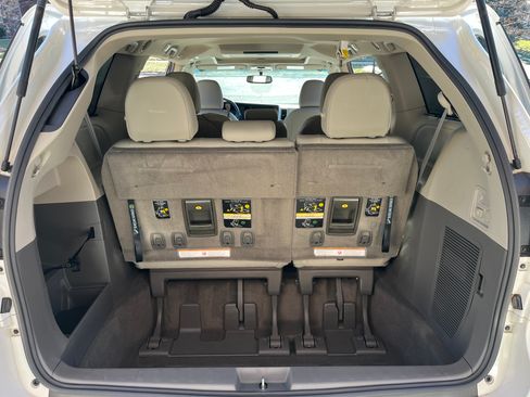 Used 2015 Toyota Sienna XLE Premium image 14