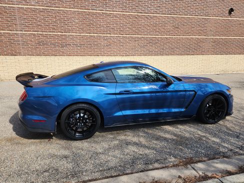 Used 2019 Ford Mustang Shelby GT350 w/ Technology Package image 9