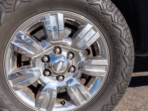 Used 2012 Ford F150 XLT w/ XLT Chrome Pkg image 17