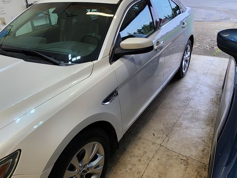 Used 2011 Ford Taurus SEL w/ 201A Rapid Spec Order Code image 2