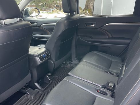 Used 2017 Toyota Highlander Limited image 6