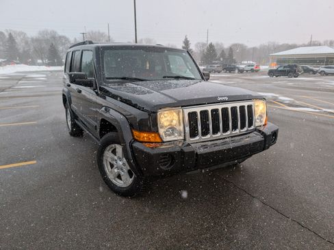 Used 2007 Jeep Commander Sport image 4