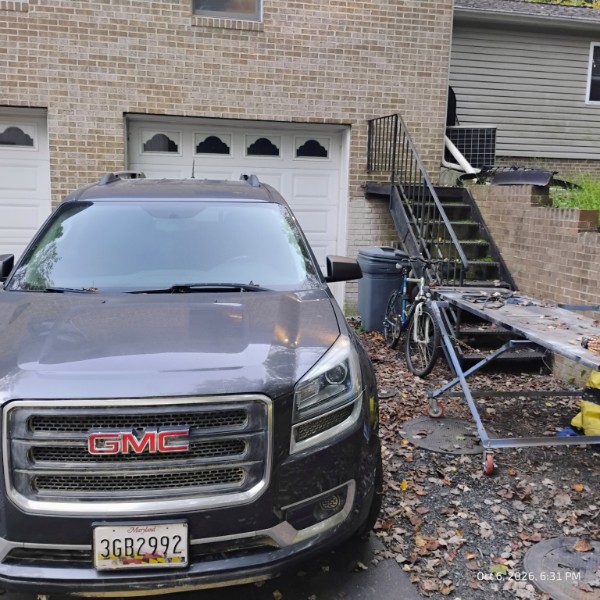 Used 2014 GMC Acadia SLE AWD/4WD image 2
