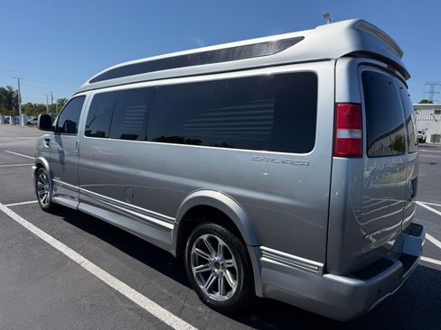 Used 2017 Chevrolet Express 2500 Extended image 9