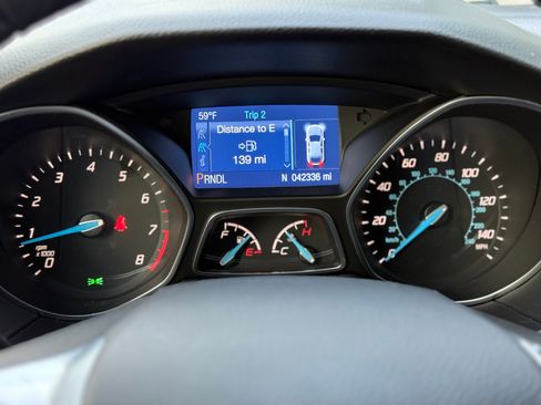 Used 2014 Ford Focus SE w/ SE Sport Package image 2