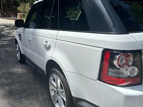 Used 2013 Land Rover Range Rover Sport HSE LUX w/ HSE Luxury Silver Pkg image 18