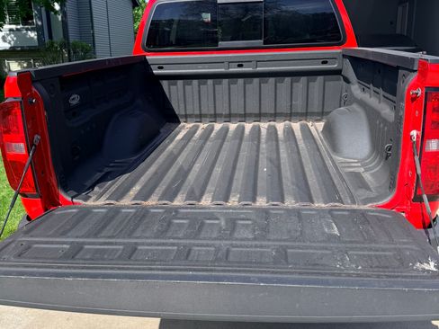 Used 2017 Chevrolet Colorado Z71 AWD/4WD image 9