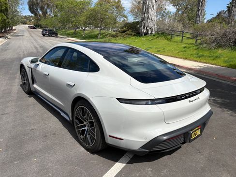 Used 2022 Porsche Taycan 4S image 4