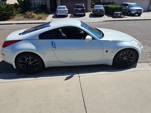 Used 2006 Nissan 350Z Enthusiast w/ (N93) Cargo Convenience Pkg image 5