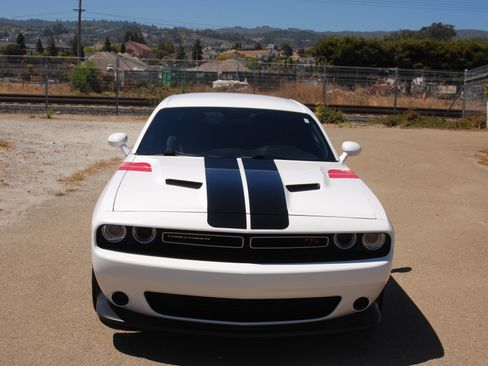 Used 2016 Dodge Challenger SXT RWD image 17
