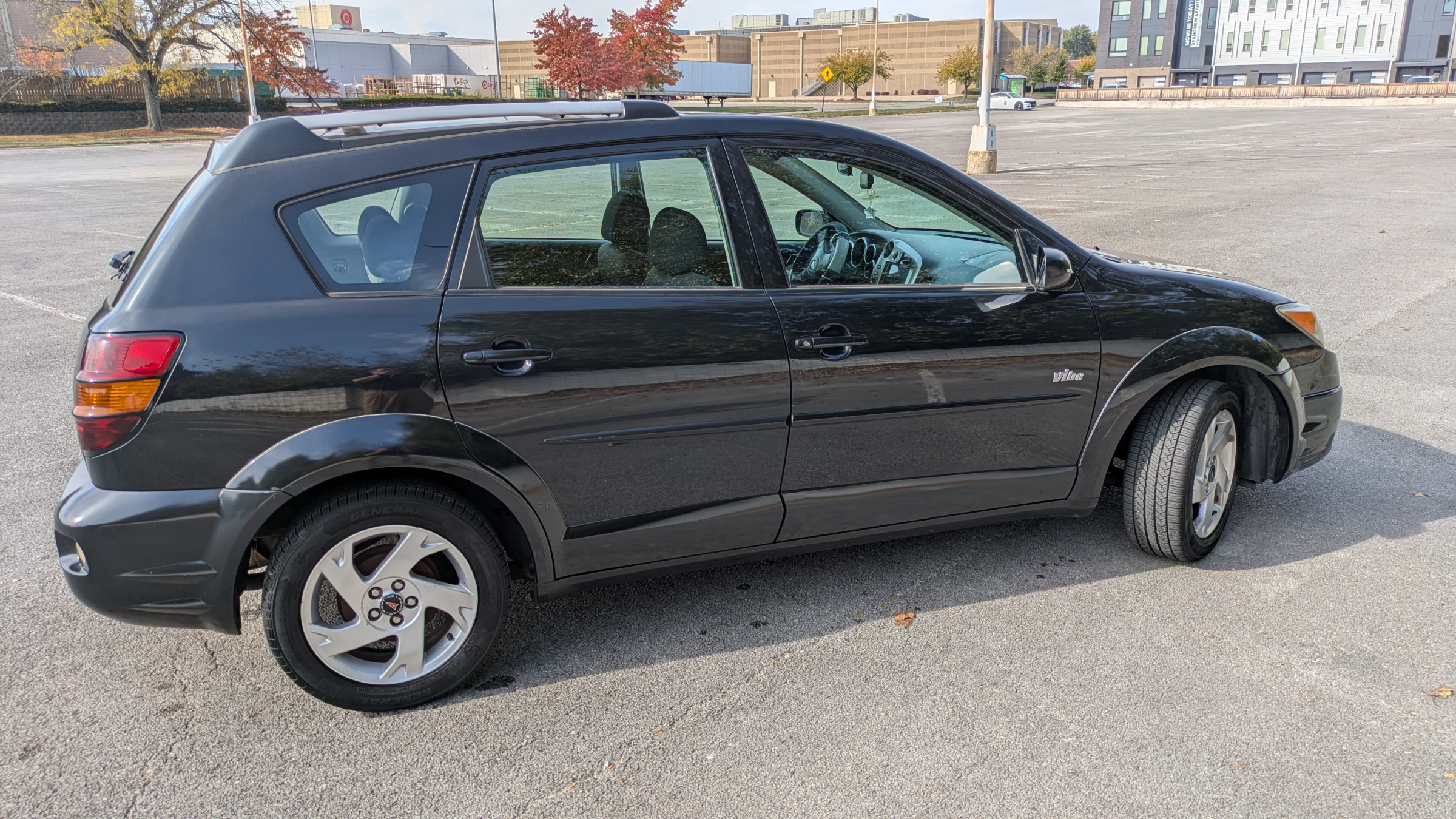 Used 2004 Pontiac Vibe w/ Moon And Tunes Value Package FWD image 4