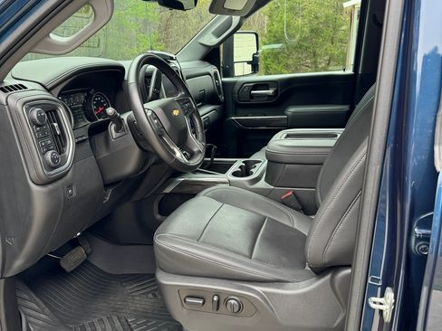 Used 2021 Chevrolet Silverado 2500 LTZ w/ LTZ Premium Package image 11