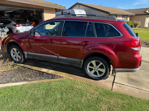 Used 2013 Subaru Outback 2.5i Premium image 2