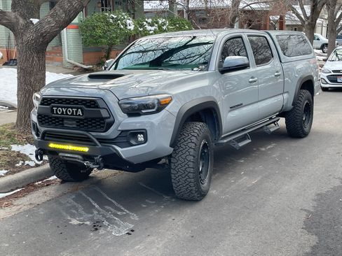 Used 2020 Toyota Tacoma TRD Off-Road w/ Technology Package image 4