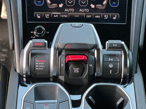 Used 2023 Lamborghini Urus S image 10