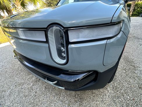 Used 2023 Rivian R1S Adventure image 12