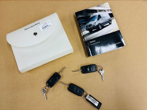 Used 2016 Mercedes-Benz Sprinter 2500 image 11