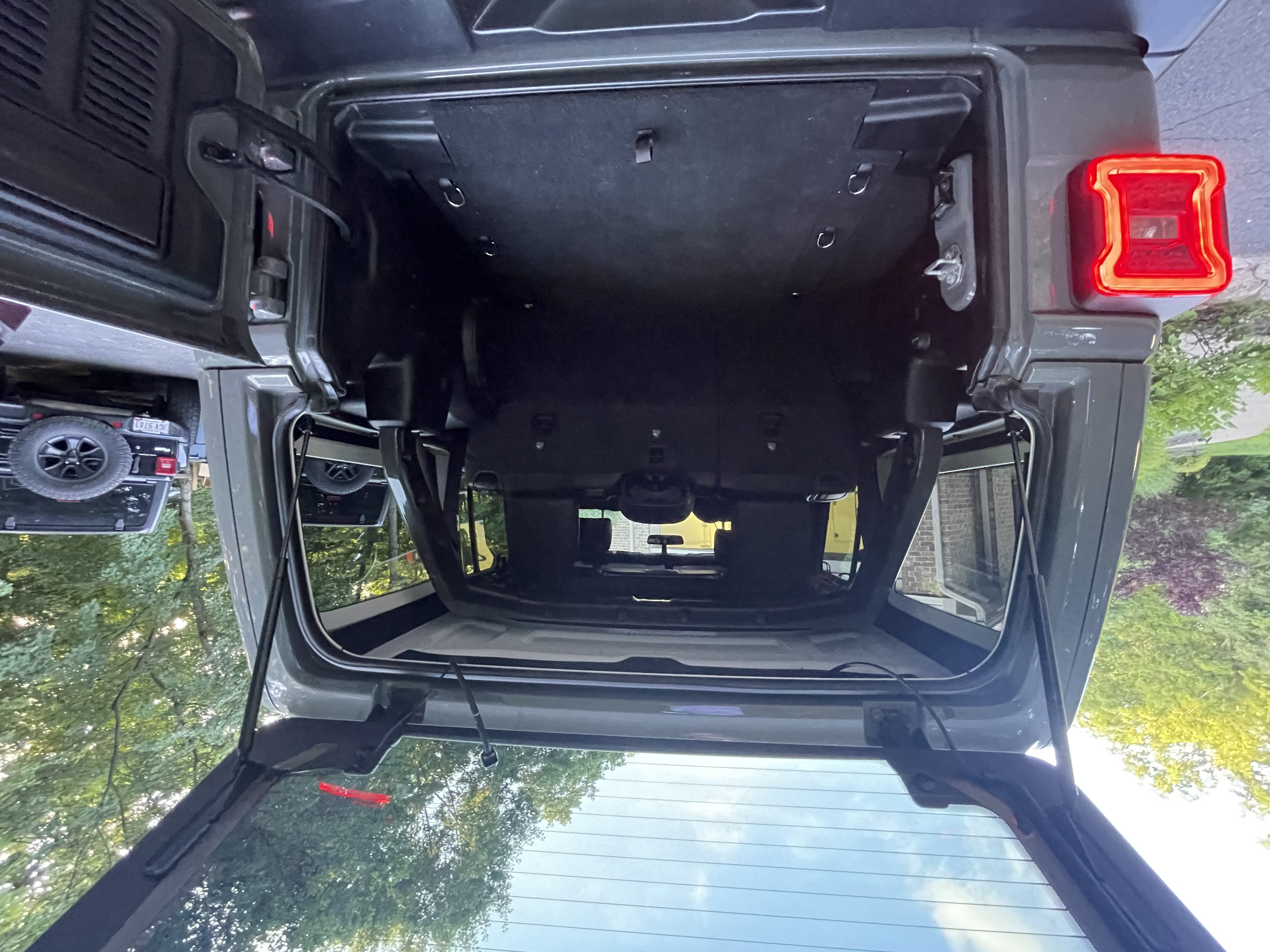 Used 2020 Jeep Wrangler Unlimited Sahara AWD/4WD image 18