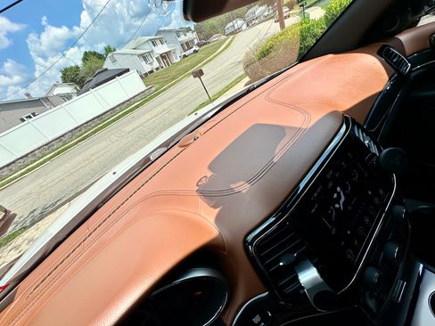 Used 2021 Jeep Grand Cherokee Overland AWD/4WD image 18