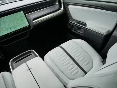 Used 2023 Rivian R1S Adventure AWD/4WD image 14