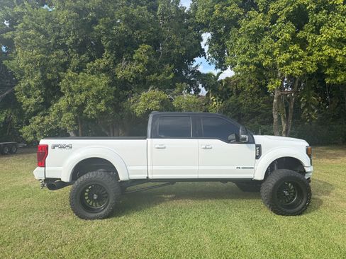 Used 2022 Ford F250 Lariat w/ Black Appearance Package image 1