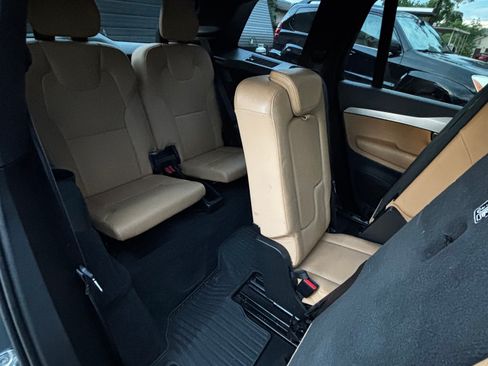 Used 2018 Volvo XC90 T5 Momentum w/ Convenience Package AWD/4WD image 17