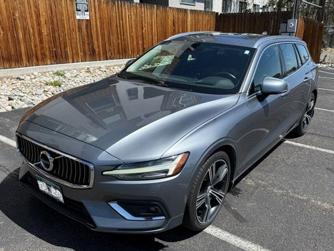 Used 2019 Volvo V60 T6 Inscription image 2