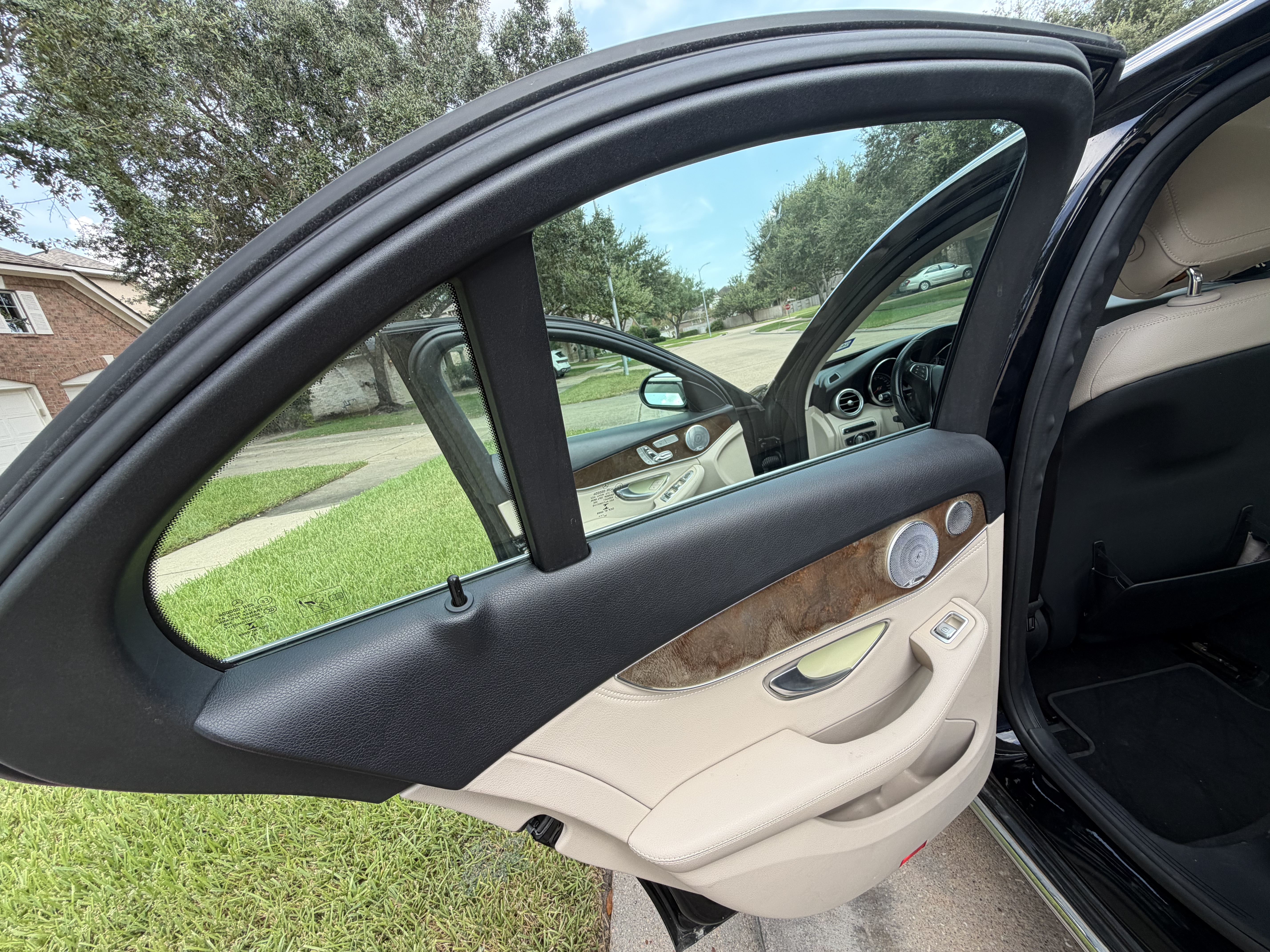 Used 2015 Mercedes-Benz C 300 4MATIC Sedan image 15