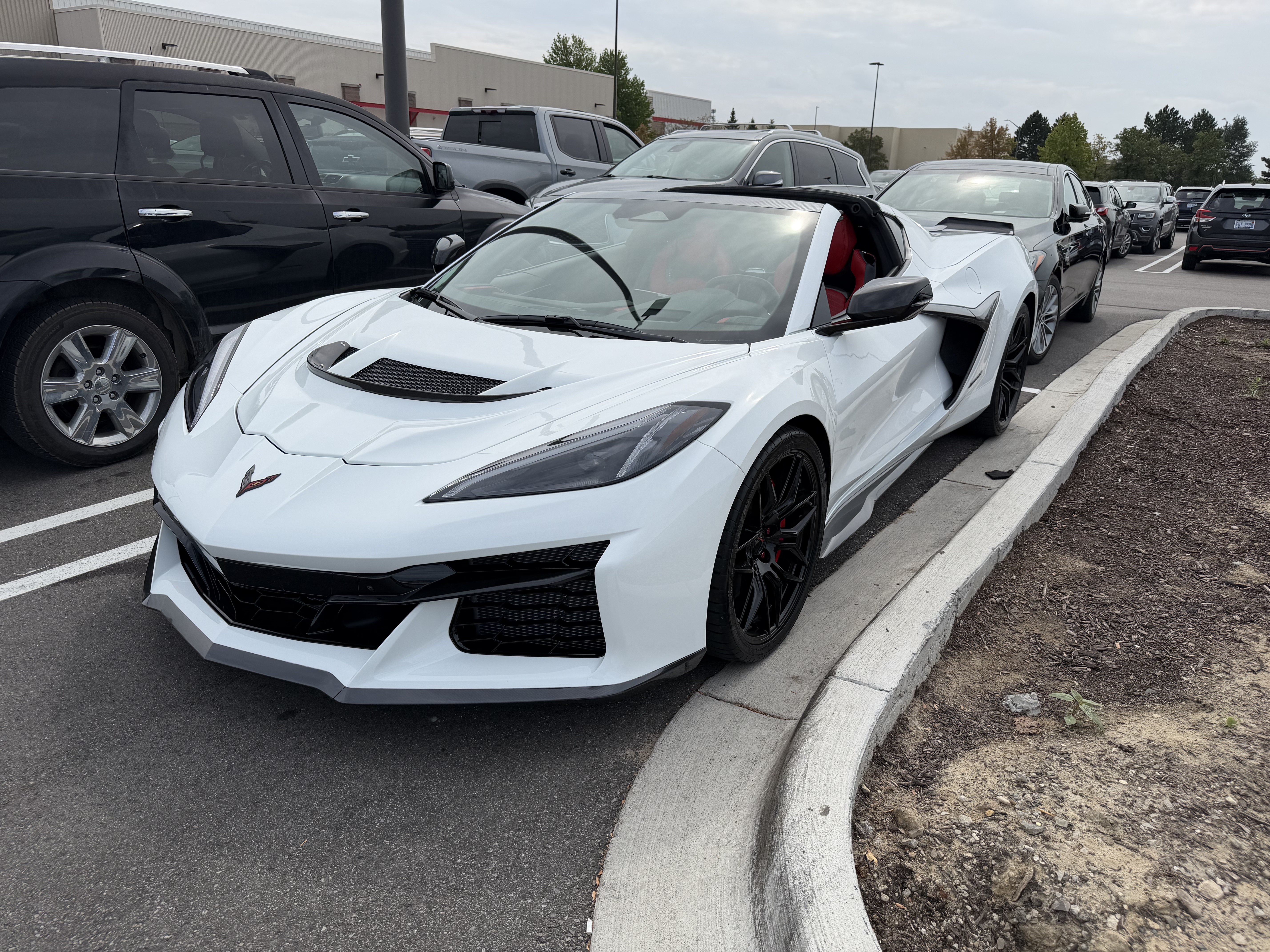 Used 2025 Chevrolet Corvette Z06 w/ Stealth Interior Trim Package RWD image 2