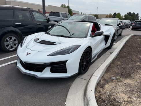 Used 2025 Chevrolet Corvette Z06 w/ Stealth Interior Trim Package RWD image 2