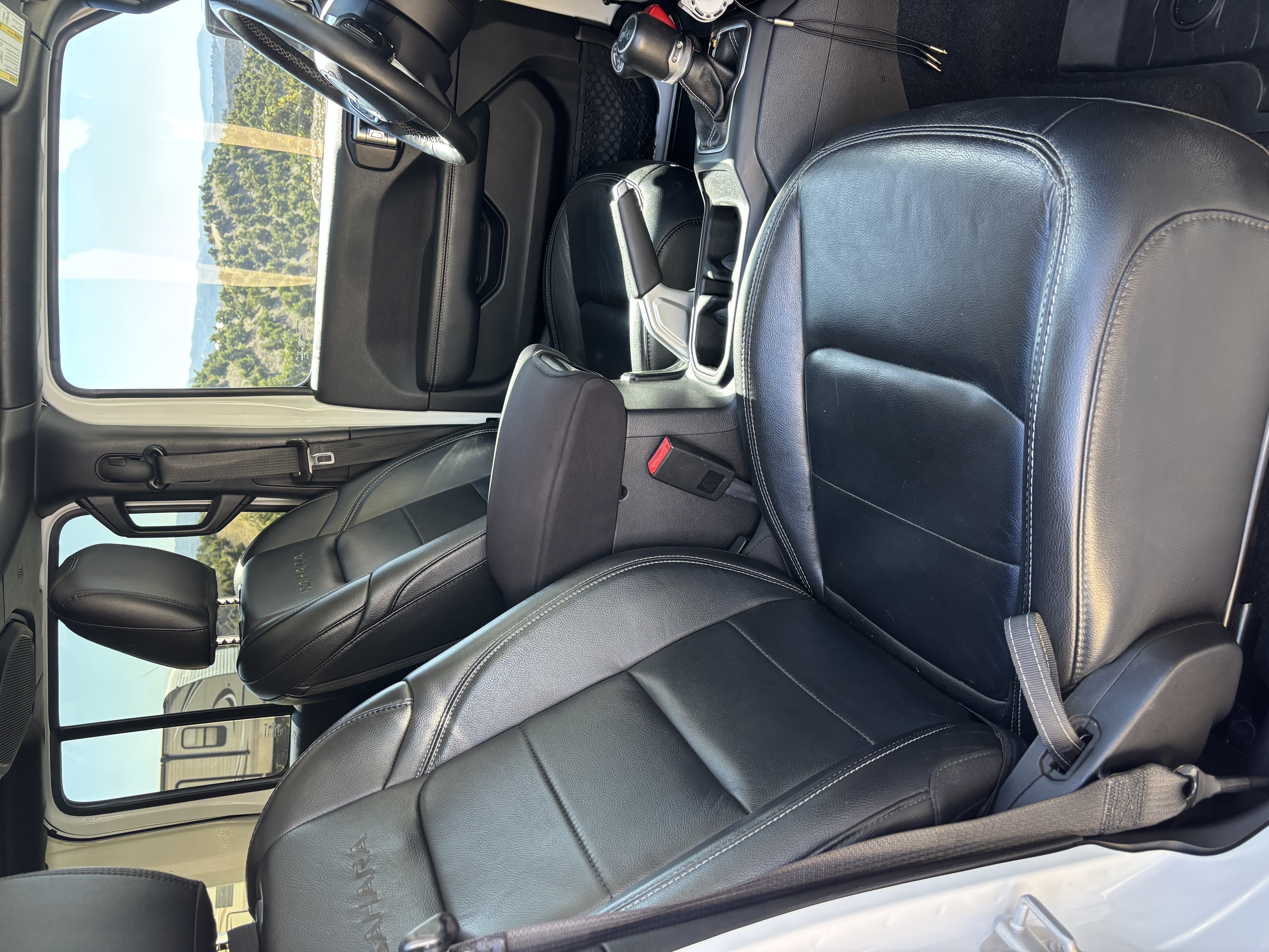Used 2018 Jeep Wrangler Unlimited Sahara w/ Dual Top Group AWD/4WD image 9