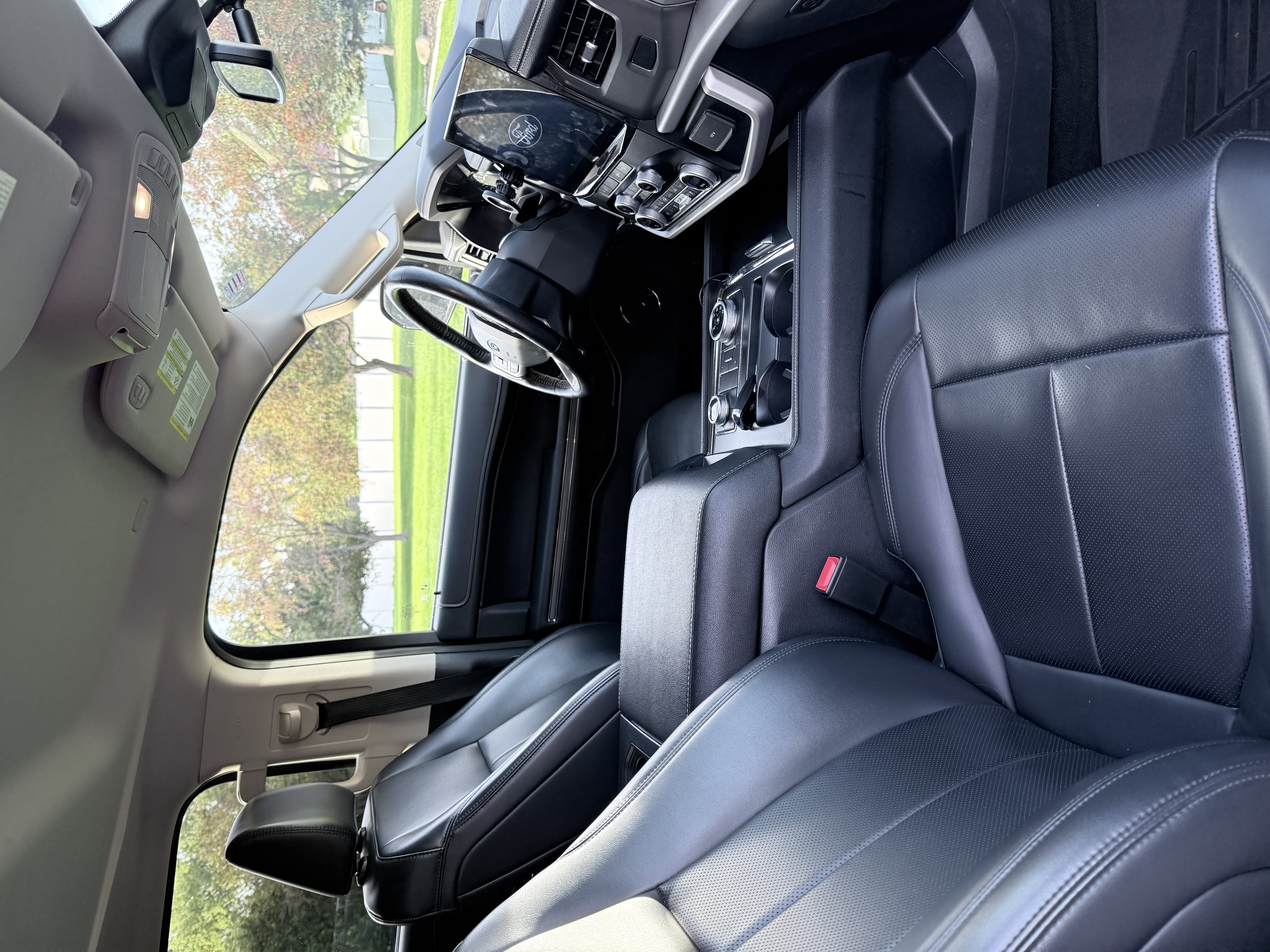Used 2024 Ford Expedition XLT AWD/4WD image 13