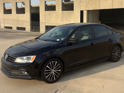 Used 2016 Volkswagen Jetta Sport FWD image 1