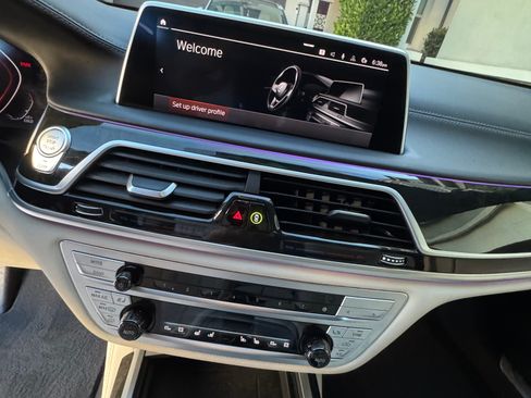 Used 2022 BMW 750Li xDrive AWD/4WD image 11