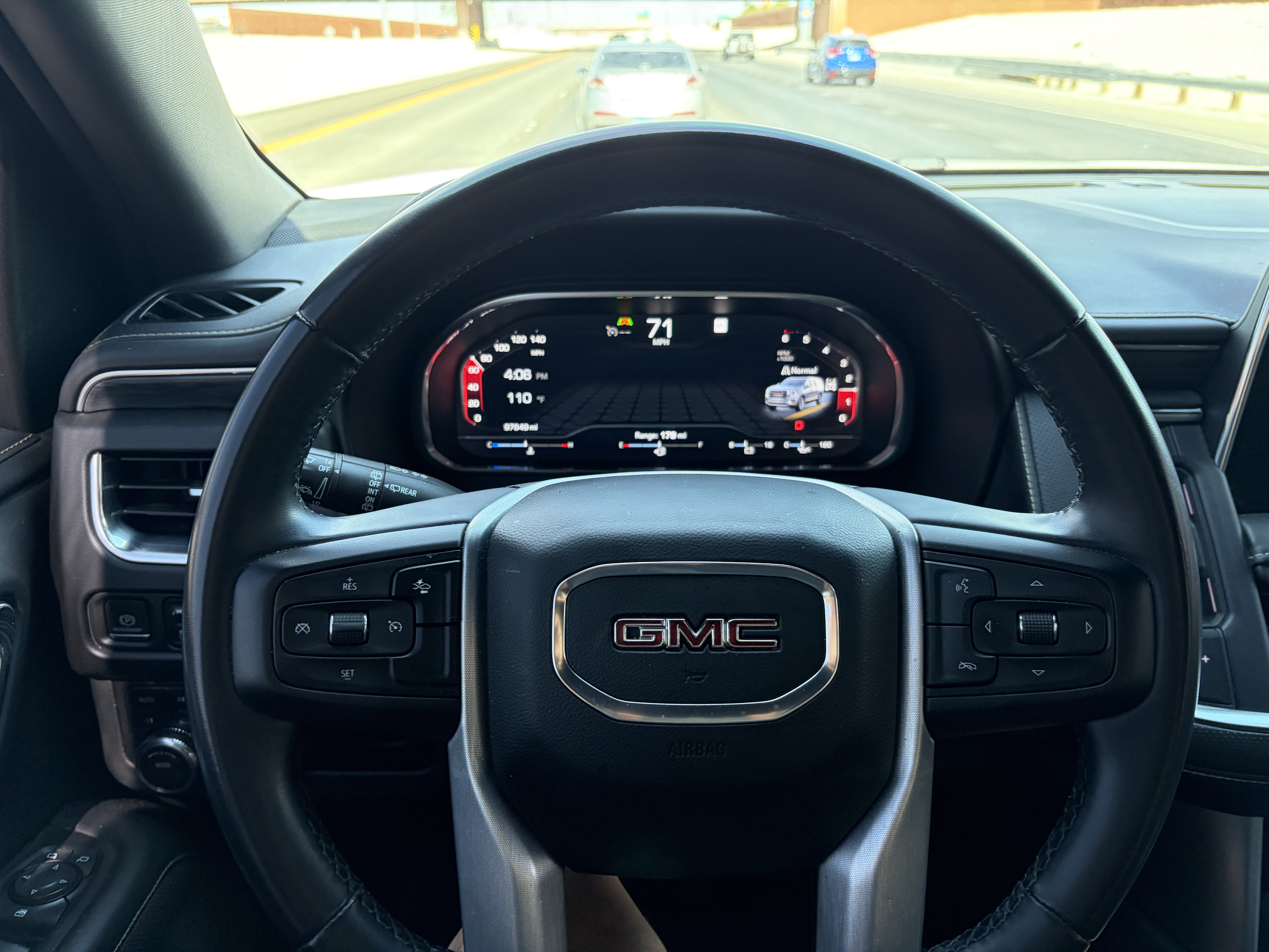 Used 2023 GMC Yukon SLT AWD/4WD image 9