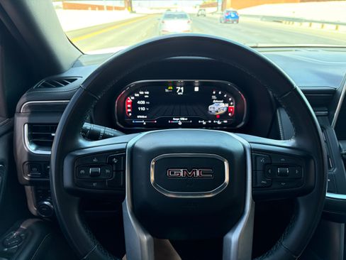 Used 2023 GMC Yukon SLT AWD/4WD image 9