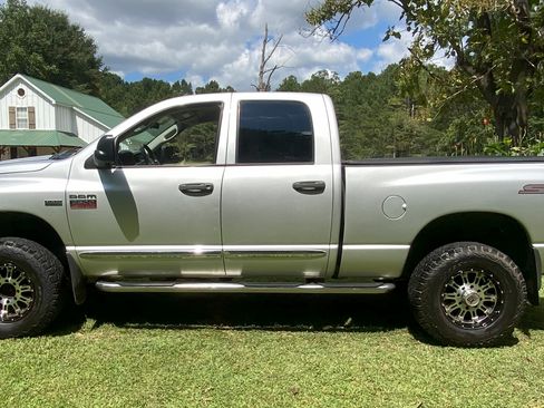 Used 2009 Dodge Ram 2500 Truck SXT image 1