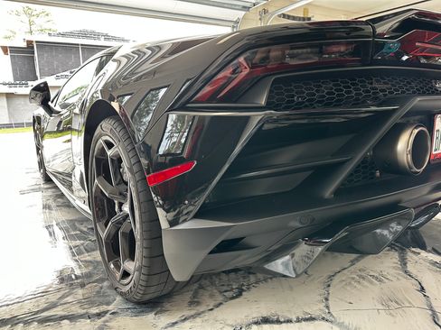 Used 2021 Lamborghini Huracan EVO image 17