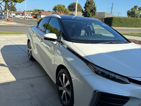 Used 2019 Toyota Mirai FWD image 5
