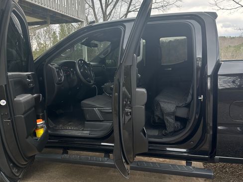 Used 2020 Chevrolet Silverado 1500 LT w/ Trailering Package image 2