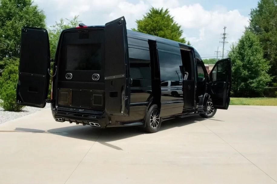 Used 2020 Mercedes-Benz Sprinter 3500 image 1