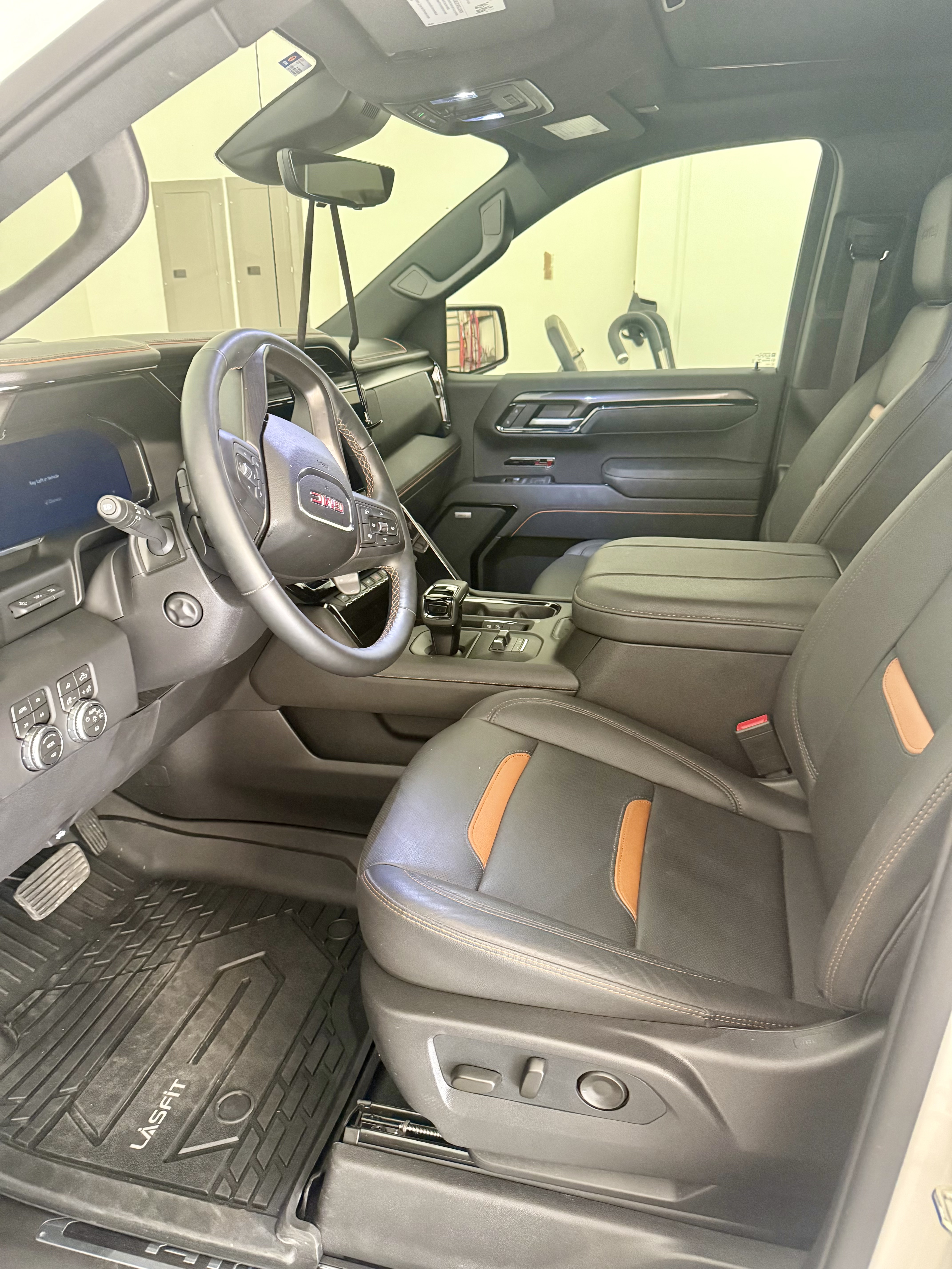Used 2026 GMC Sierra 1500 AT4 w/ AT4 Premium Package AWD/4WD image 9