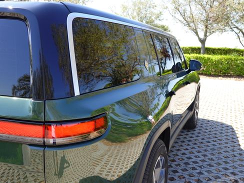 Used 2023 Rivian R1S Adventure image 9