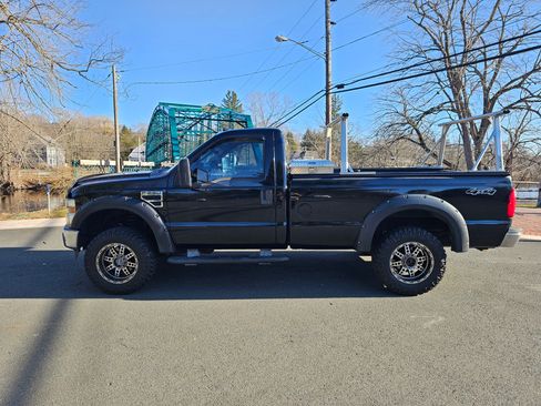 Used 2010 Ford F250 XLT image 2