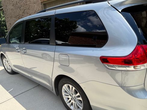 Used 2012 Toyota Sienna XLE w/ Premium Pkg FWD image 1