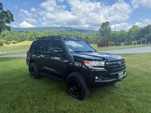 Used 2016 Toyota Land Cruiser AWD/4WD image 8
