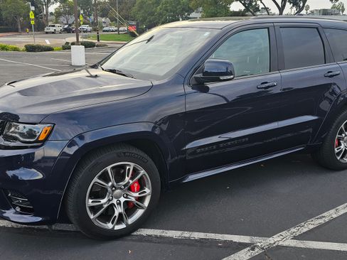 Used 2018 Jeep Grand Cherokee SRT image 9
